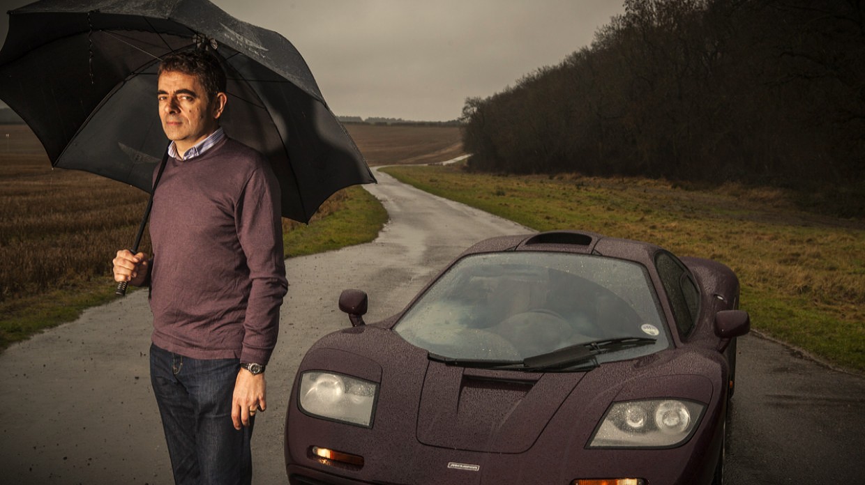 Rowan Atkinson dan mobil mewahnya (Istimewa)