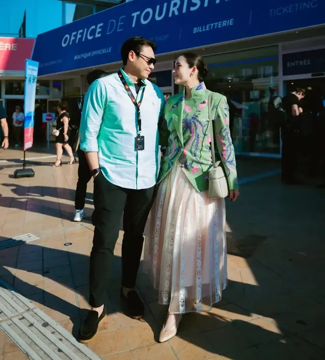 Chelsea Islan tampil dengan Kebaya Janggan warna hijau di Canness 2025 (Instagram)