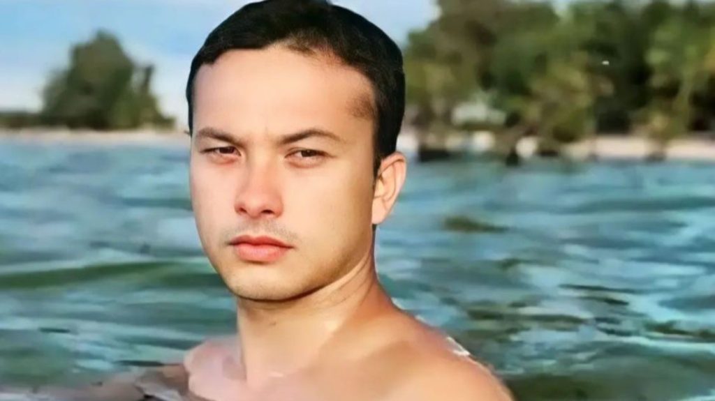 Nicholas membuktikan bahwa ketenaran tak harus selalu tentang glamor.