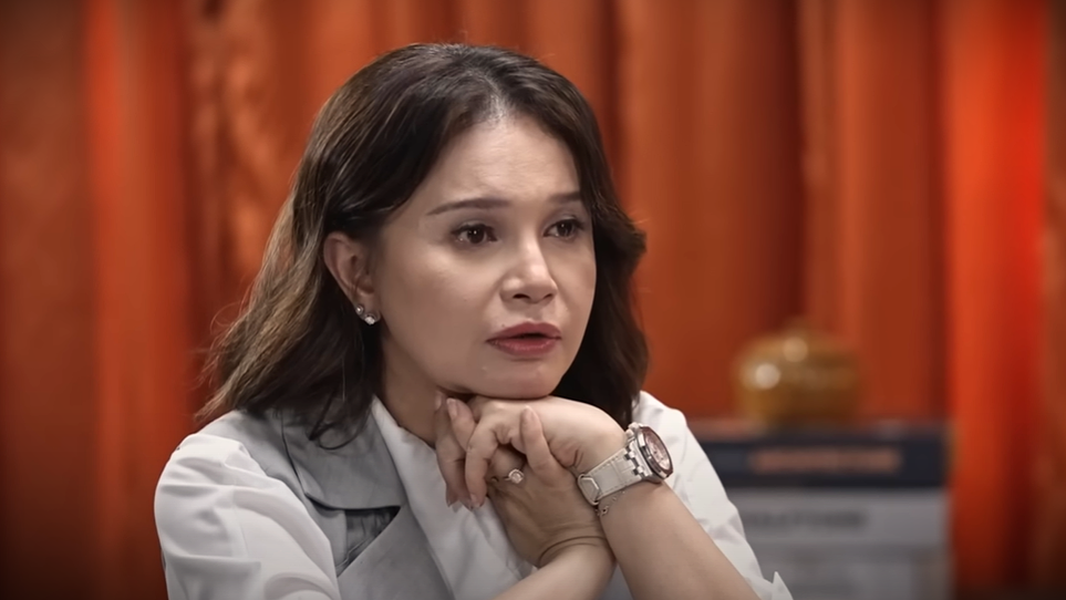 Di antara tawa dan air mata, terungkap penyesalan, kekosongan, dan kebahagiaan yang akhirnya kembali utuh meski tak lagi bersatu sempurna.