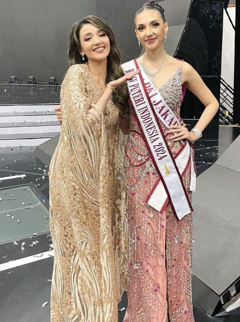 Meski bergelut di dunia hukum, Ghina tak ragu mengikuti Puteri Indonesia 2024 dan berhasil meraih posisi Runner-Up 4.