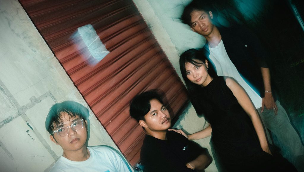 Atmosfeel siap menyala di industri musik tanah air dengan debut single berjudul 'Burn'