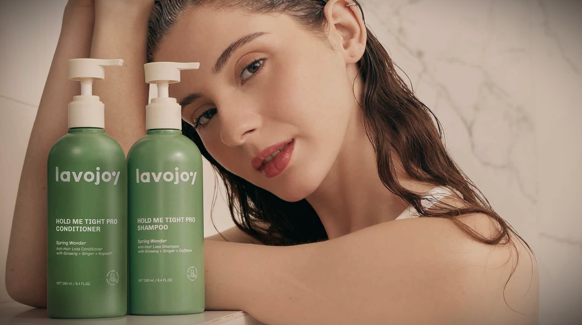 Lavojoy menghadirkan produk Hold Me Tight Pro Shampoo, yang kini sukses mencetak sejarah dengan meraih Rekor MURI