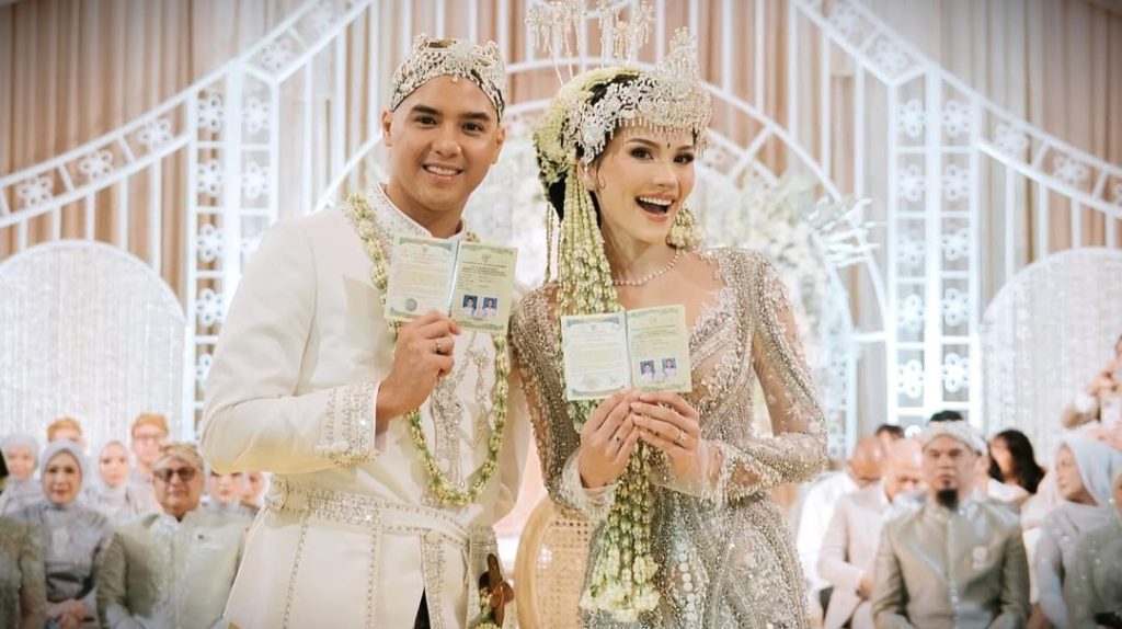 Mas kawin yang diberikan oleh Al Ghazali pun cukup unik dan sarat makna: berupa logam mulia seberat 16,6 gram serta uang tunai sebesar 2.025 euro.