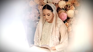 Alyssa Daguise tampil elegan dalam balut busana religius