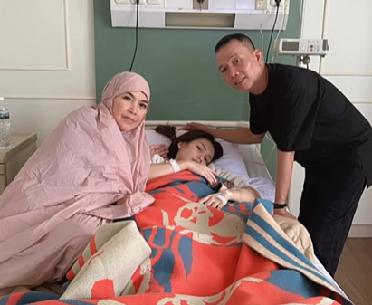 Meski belum ada pernyataan resmi dari pihak keluarga atau manajemen, penyebab Ayu Ting Ting dirawat diduga karena kelelahan.