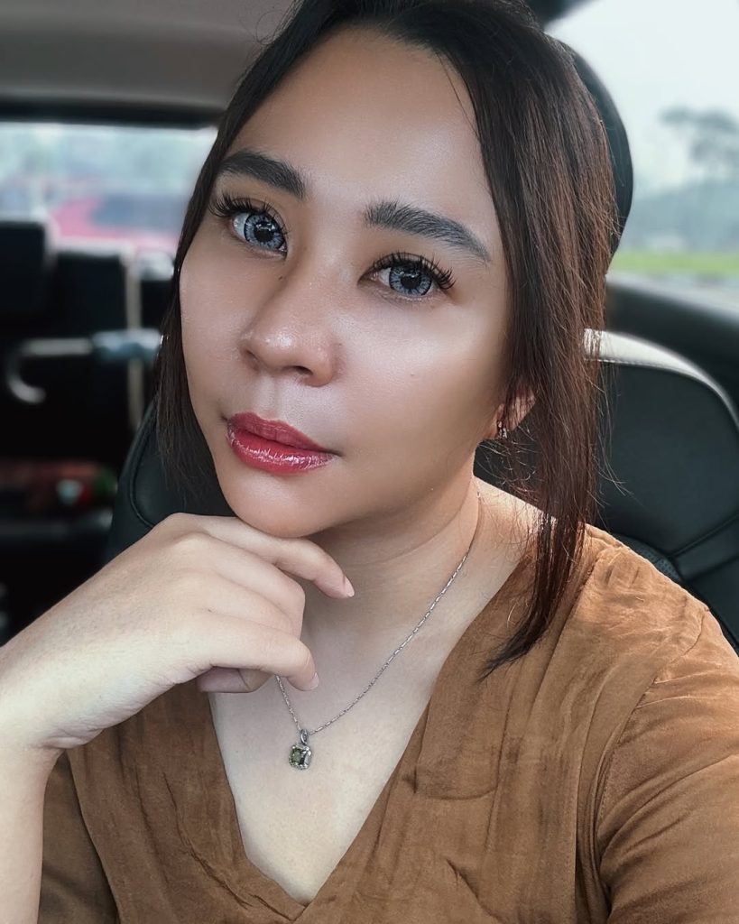 Chikita Meidy juga membagikan potongan percakapan dengan suaminya, di mana Indra mengaku menyesal menikahi seorang artis.