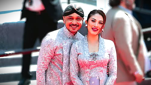 Enam artis tampan yang menikahi janda dan tetap menjalani kehidupan rumah tangga yang bahagia.