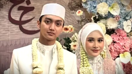 Gus Azmi menikah dengan Khansa Mariska