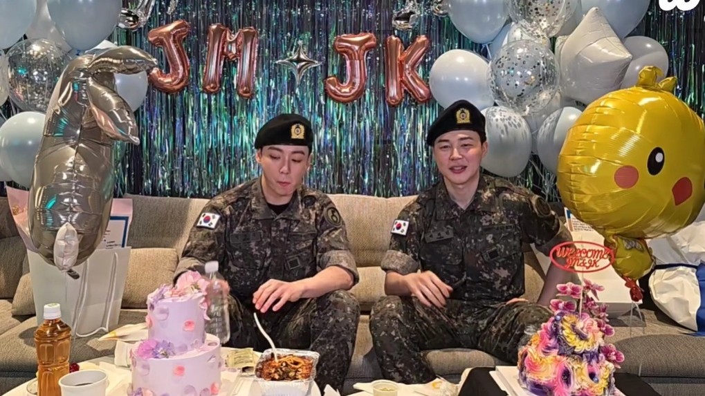 Jungkook dan Jimin lulus wajib militer Keduanya disambut hangat para penggemar.