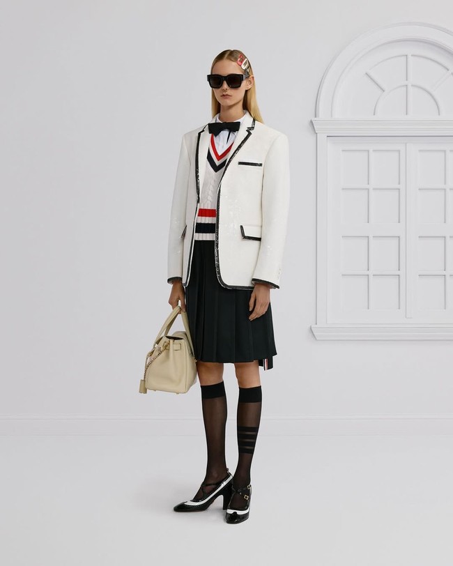 Koleksi Spring 2026 menegaskan kembali kekuatan Thom Browne dalam mengusung tailoring preppy khas Amerika.