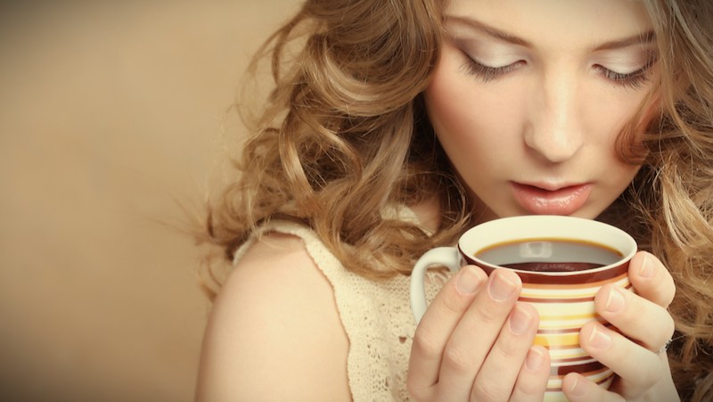 Manfaat dan efek negatif minum kopi
