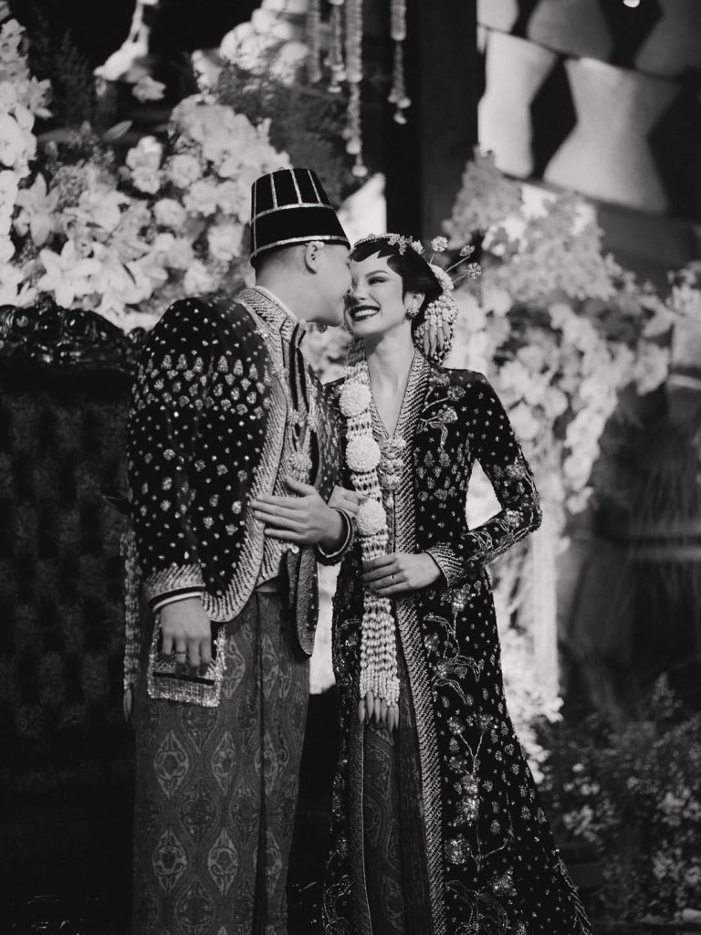 Meski berasal dari keluarga musisi ternama, Al Ghazali memilih untuk mengontrak rumah terlebih dahulu setelah menikah.