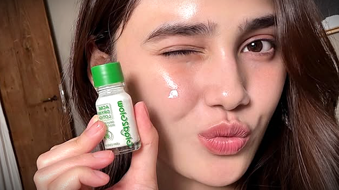 Syifa Hadju dan Glad2Glow Acne Drying Lotion