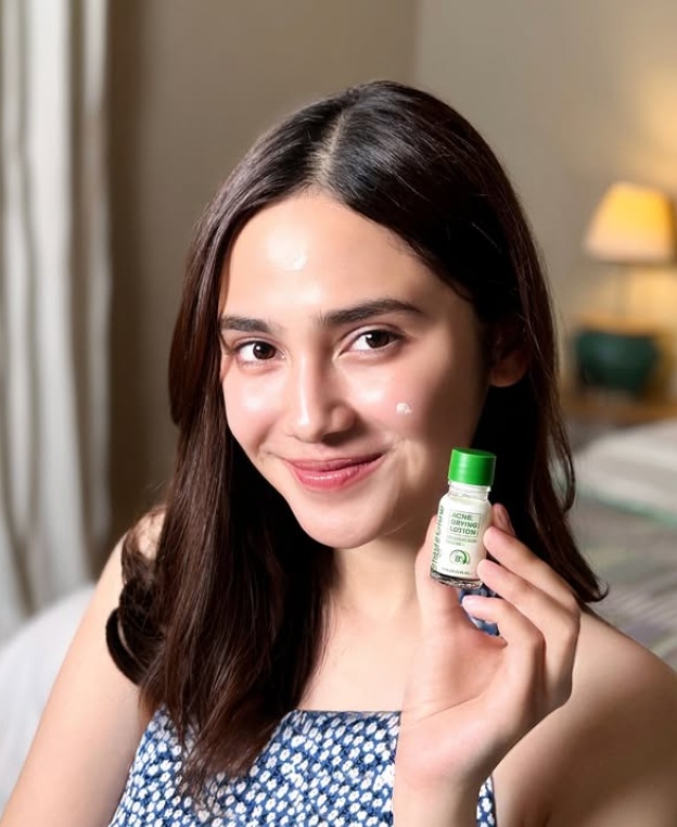 Glad2Glow Acne Drying Lotion membantu mengeringkan jerawat dengan cepat tanpa membuat kulit terasa perih atau tertarik.