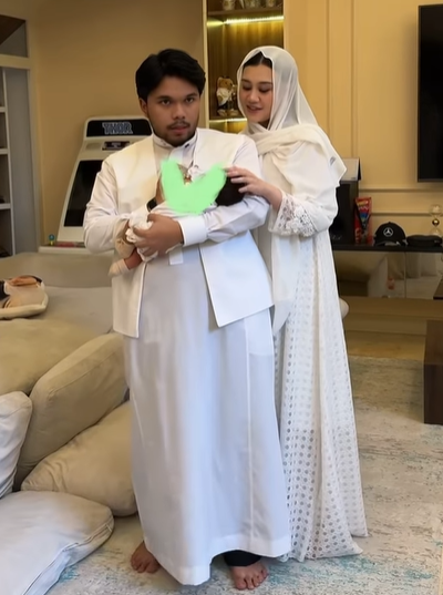 Meski beberapa foto Baby Arash telah dibagikan di media sosial, pasangan ini memilih untuk tidak menampilkan wajah sang buah hati secara publik.