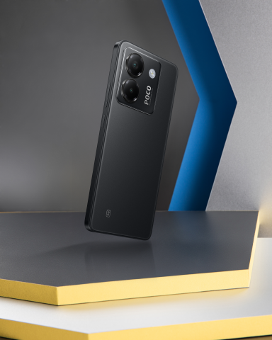 Warna Black pada POCO M7 Pro 5G bukan sekadar pilihan warna biasa. Nuansa hitam yang elegan dan misterius ini memberikan kesan profesionalisme dan fokus tinggi
