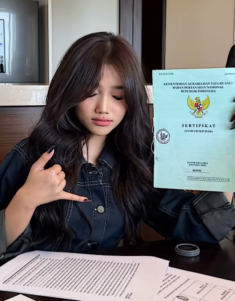 Di usia 22 tahun, Fuji resmi memiliki sebidang tanah di Bali, yang rencananya akan dibangun menjadi vila mewah.