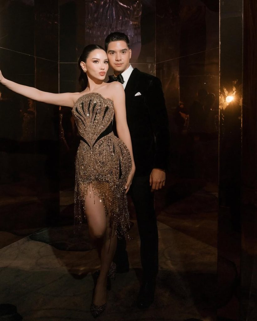 Dua minggu setelah resmi menikah, Al Ghazali mengumumkan bahwa sang istri, Alyssa, sudah hamil dengan usia kandungan memasuki 4 minggu.