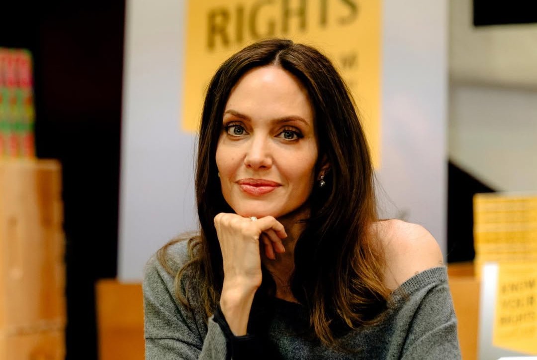 Angelina Jolie masih tetap cantik di usia kepala 5