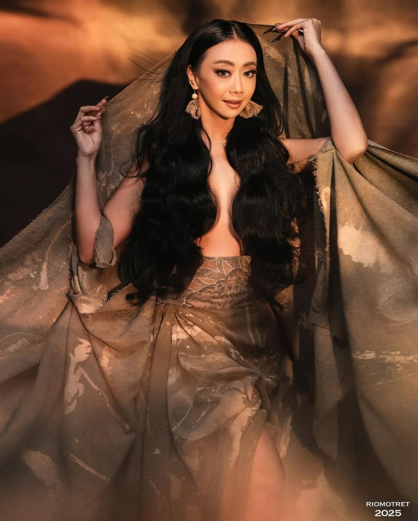 Banyak yang menyebut penampilan Asri bak model profesional, memukau dan penuh percaya diri.