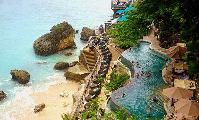 Masuknya Bali dalam daftar ini menjadi kebanggaan tersendiri bagi Indonesia. Travel + Leisure memuji Bali atas pantai yang indah, kuliner lezat, dan masyarakat yang ramah.