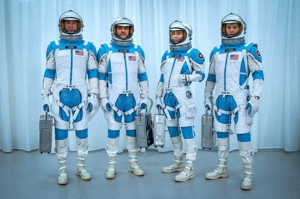 Film ini juga menjadi kontras yang mencolok dibandingkan adaptasi sebelumnya seperti Fantastic Four (2005) dan Fant4stic (2015), yang dinilai gagal secara naskah dan karakter.