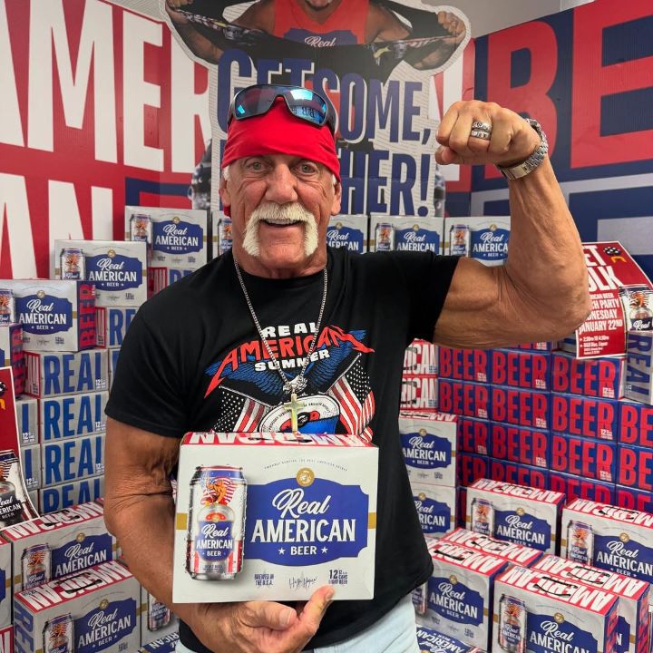 Menurut laporan dari TMZ Sport, petugas medis awalnya dipanggil ke kediaman Hulk Hogan di Clearwater sekitar pukul 09.51 pagi karena keadaan darurat jantung.