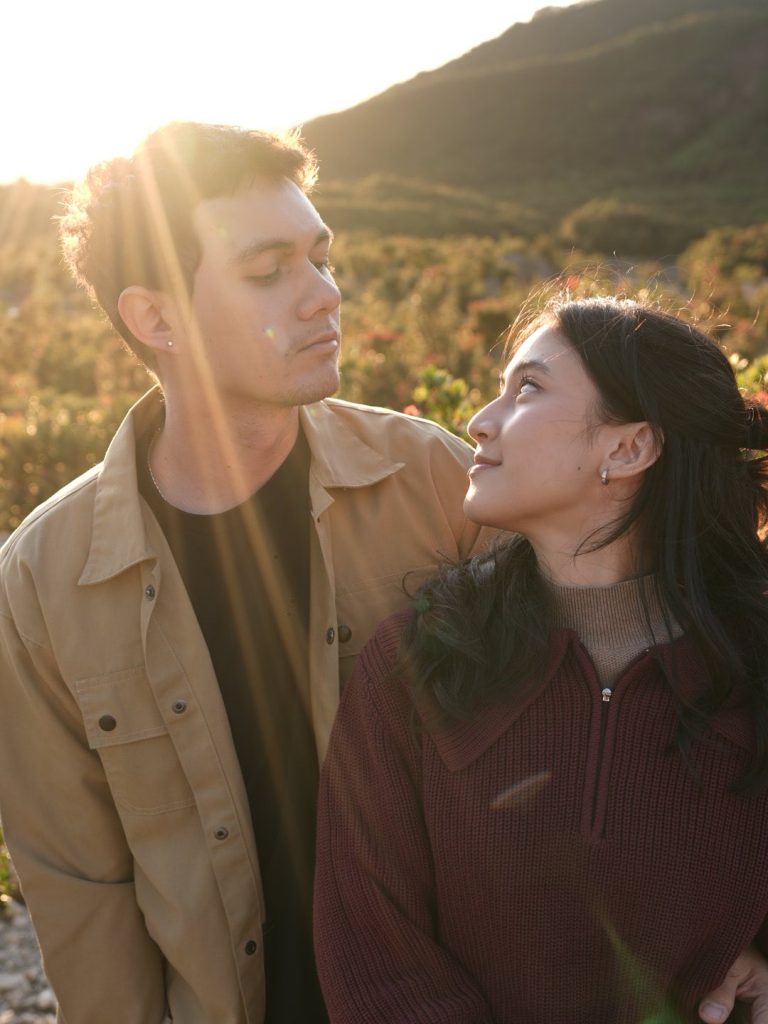 Keisya dan Paul tampil mesra, memperlihatkan chemistry yang kuat sebagai pasangan dan rekan duet.