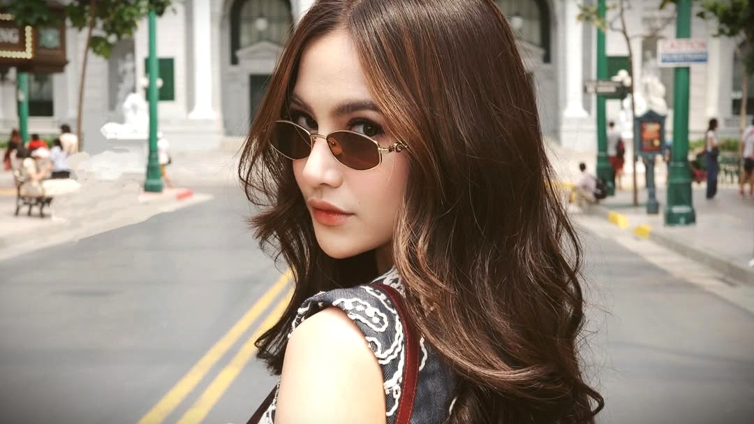 Gaya Mahalini liburan di Singapura
