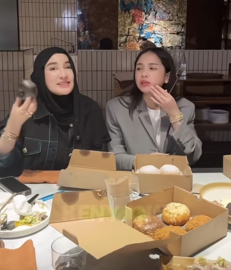 Shandy Purnamasari mengungkap bahwa ia membeli tiga kotak donat Pinkan Mambo dengan total 12 buah donat seharga Rp200 ribu.