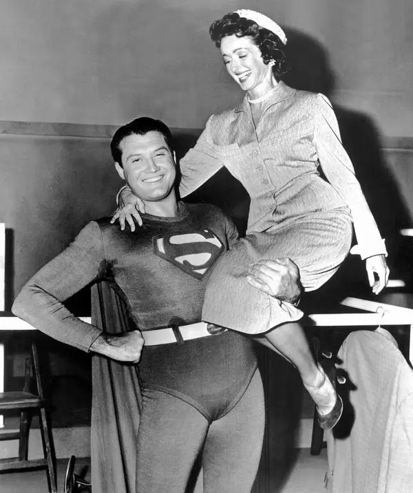 Noel Neill adalah aktris pertama yang memerankan Lois Lane dalam serial Superman (1948), Atom Man vs. Superman (1950), dan Adventures of Superman (1953–1958).