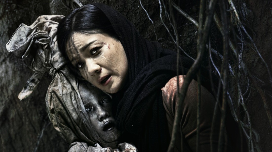 Nirina Zubir bermain dalam film horor berjudul Panggilan dari Kubur