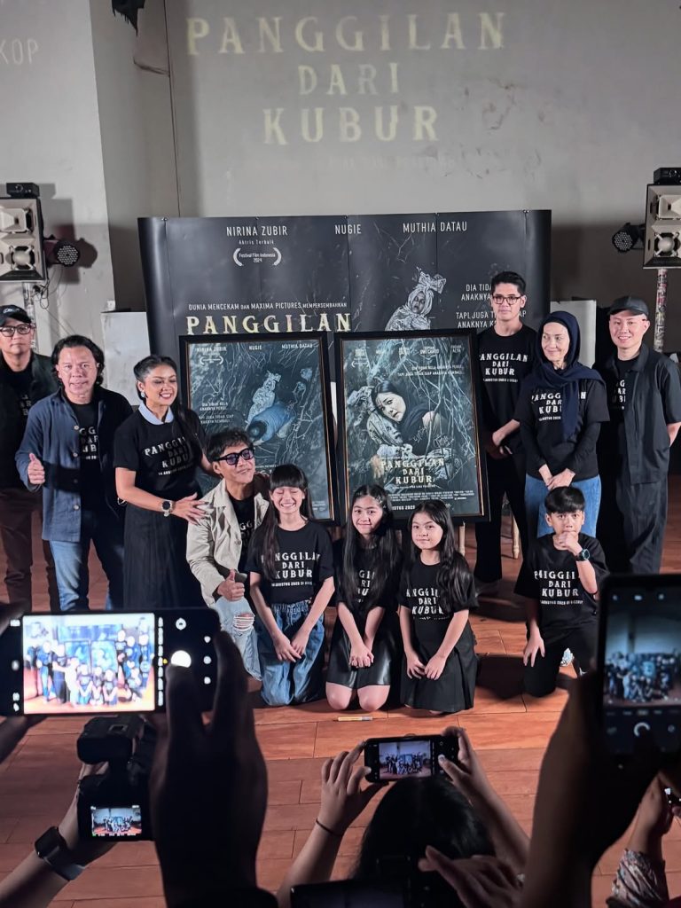 Nirina mengaku tertarik membintangi film ini karena premisnya yang kuat dan menyentuh sisi emosional.