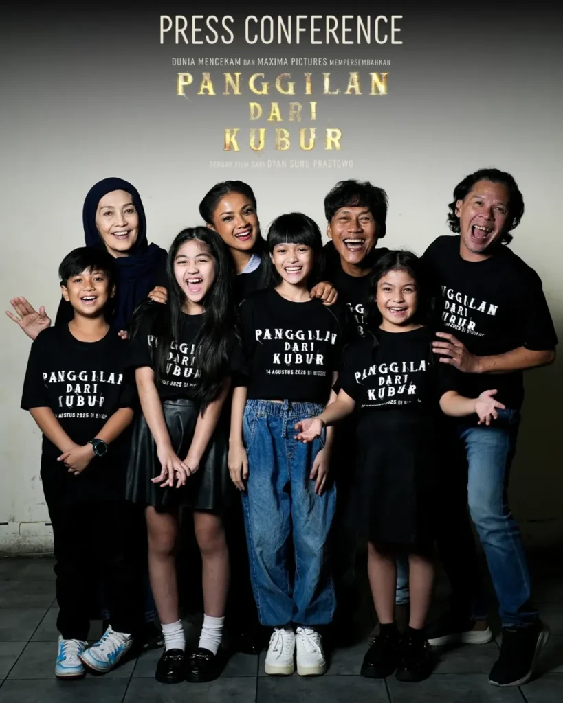 Film ini juga dibintangi oleh Nugie, Septian Dwi Cahyo, Muthia Datau, serta pendatang baru berbakat Firzanah Alya.