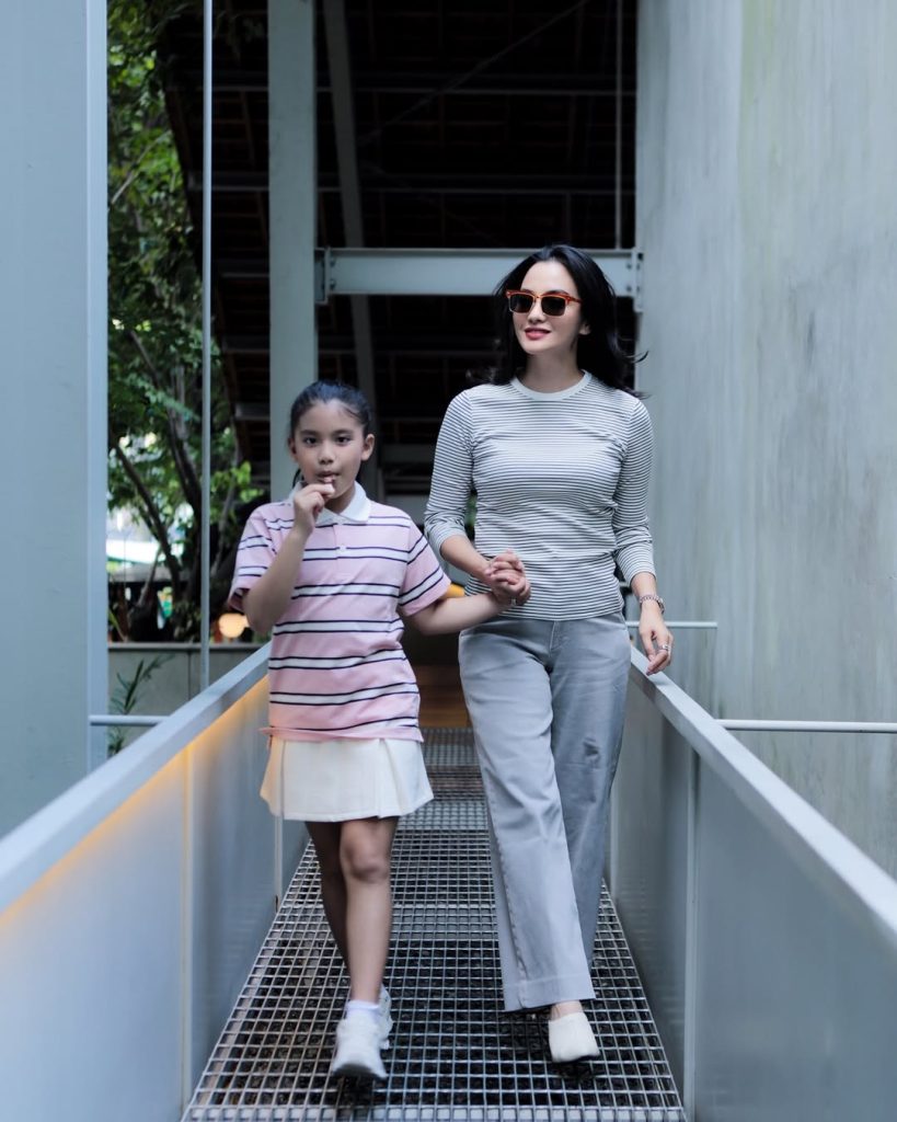 Ririn Ekawati secara terbuka membagikan perjuangannya sebagai ibu dalam menghadapi tantangan membesarkan anak dengan energi besar dan emosi yang sulit dikendalikan.