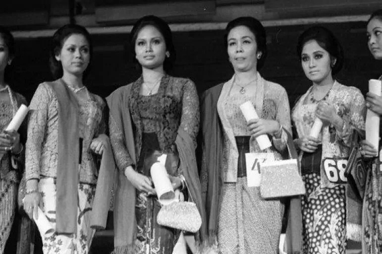 Di masa kolonial Belanda, kebaya menjadi simbol perlawanan diam-diam.