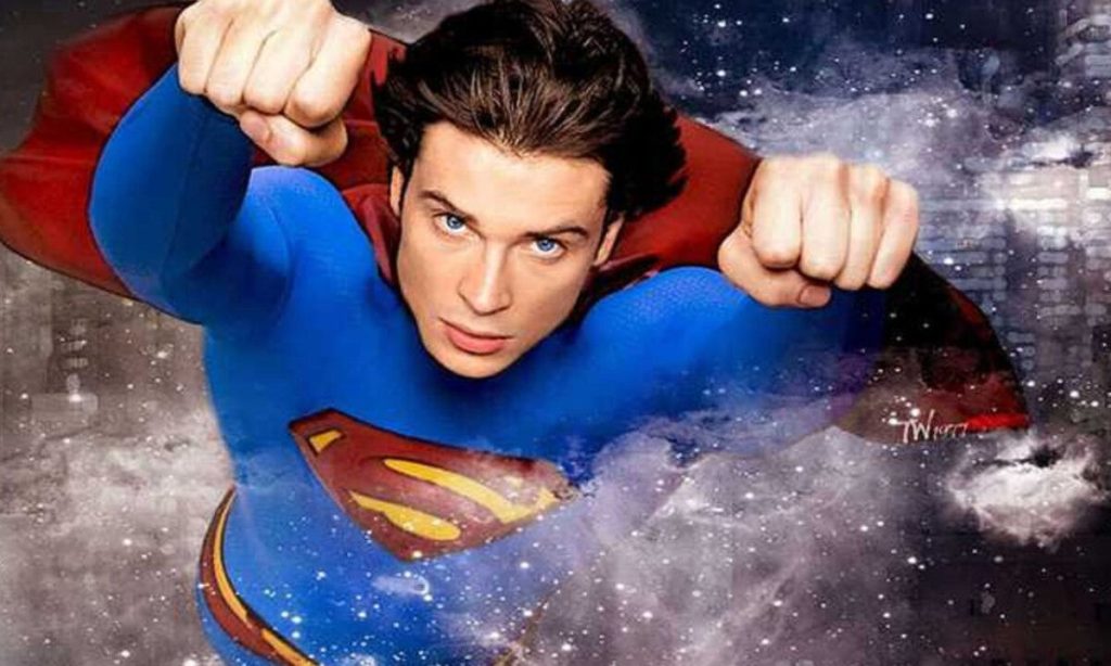 Tom Welling membintangi serial Smallville yang mengisahkan masa muda Clark Kent sebelum menjadi Superman.