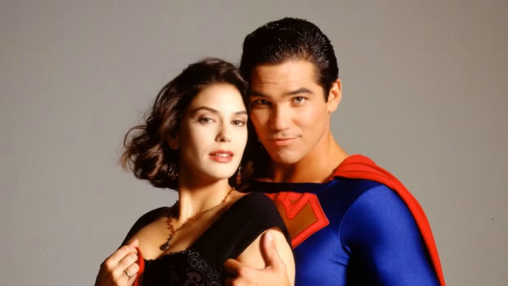 Lewat serial Lois & Clark: The New Adventures of Superman, Teri Hatcher menghadirkan sosok Lois yang cerdas dan gigih.