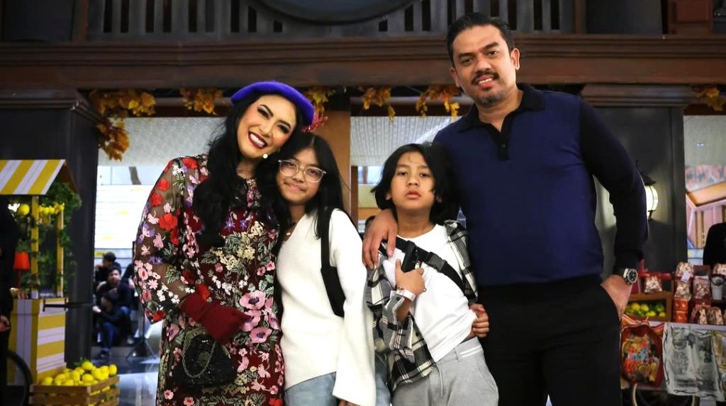 Tina menjelaskan bahwa perjalanannya ke Eropa bukanlah perjalanan dinas