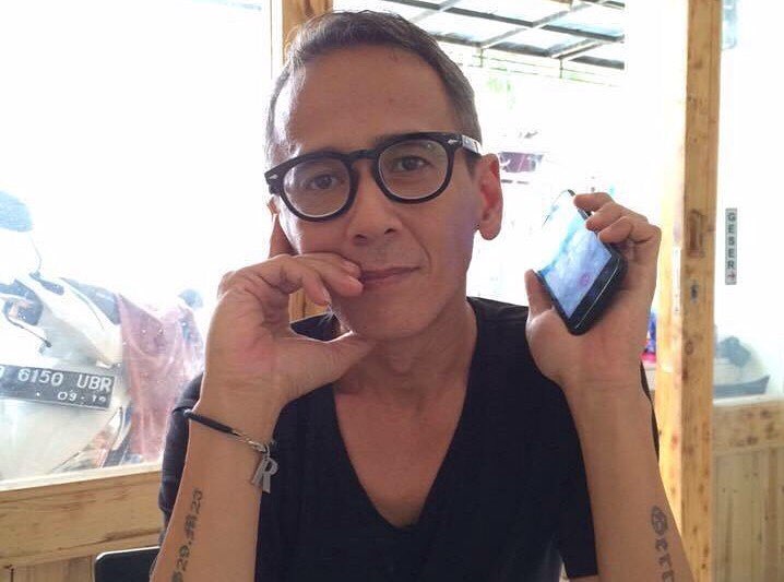 Raymond Manthey berbicara di dalam video TikTok, membantah tudingan KDRT dan mengungkap perjuangan hidupnya.