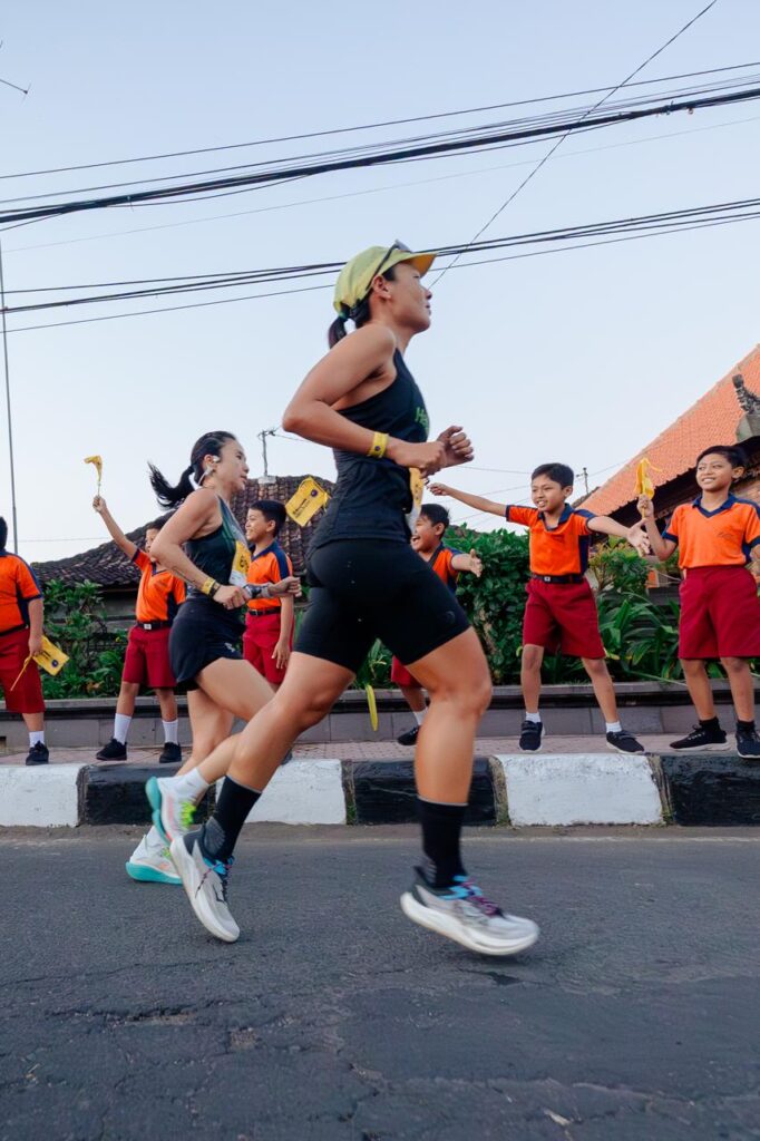 Inge Prasetyo finis pertama pada kategori Half Marathon Female Master, dan Betmen Manurung menunjukkan konsistensi dengan finis di posisi ke-9 pada kategori Marathon Nasional.