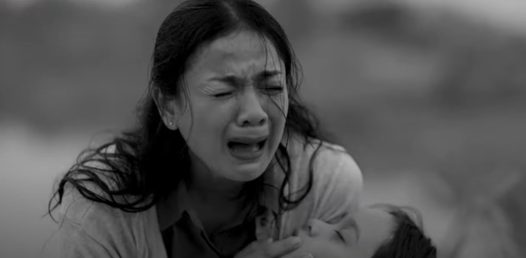 Film 'Panggilan dari Kubur' mengisahkan Alya (Nirina Zubir) dan suaminya Raka (Nugie) yang berduka atas kehilangan putri tercinta, Yasmin (Firzanah Alya).