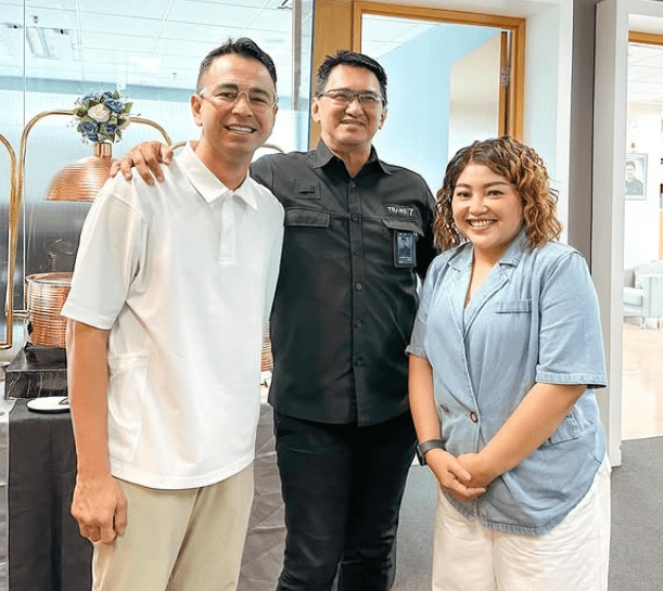 Setelah viral, Mpok Alpa tak hanya tampil sebagai bintang tamu, tapi juga dipercaya menjadi co-host di berbagai program hiburan.