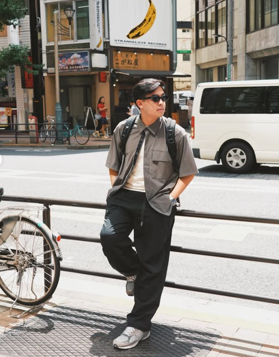 Sementara Jerome Polin, influencer dan lulusan Waseda University, turut menyuarakan kritik terhadap rincian gaji dan tunjangan DPR yang disebut mencapai Rp104 juta per bulan.