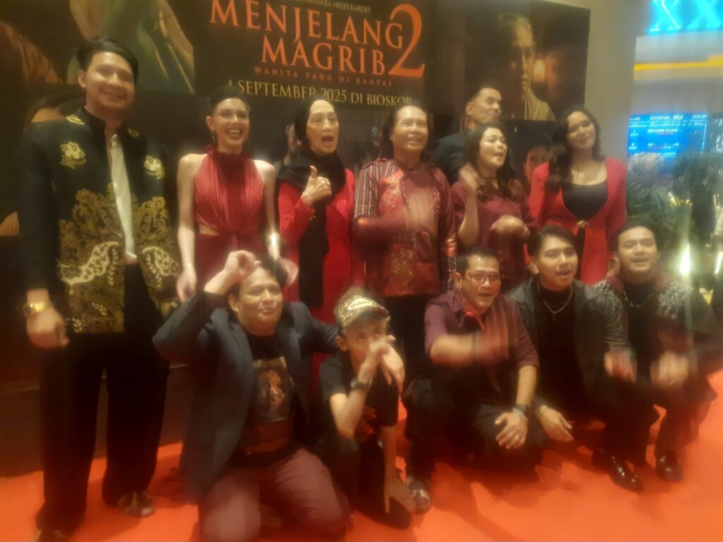 Cerita bermula dari Giandra, seorang dokter muda lulusan Universitas Stovia, yang menemukan berita tentang seorang gadis bernama Layla yang dipasung di desa Karuhun.