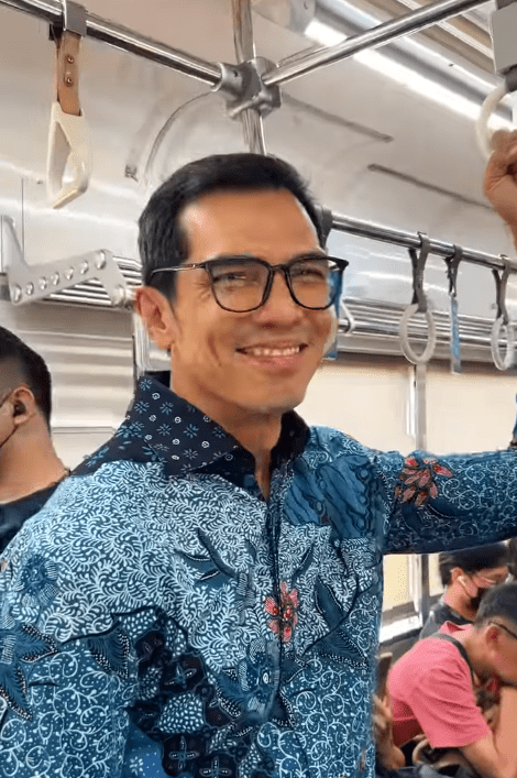Adrian secara rinci membagikan tutorial hemat perjalanan dari Bintaro menuju kawasan Senayan menggunakan KRL.