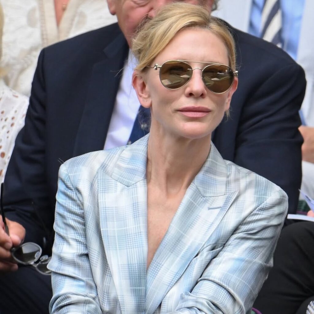 Sebelum bergabung dengan Uniqlo, Cate Blanchett merupakan house ambassador untuk Louis Vuitton.