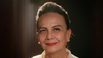 Aktris dan produser film Christine Hakim dianugerahi Bintang Mahaputera Utama atas jasanya dalam dunia seni peran.