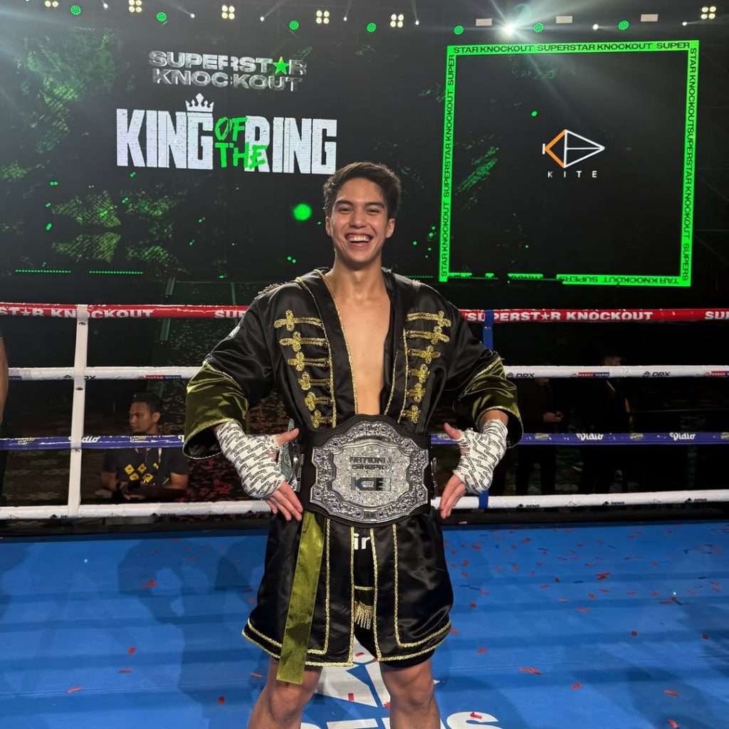 Sejak bel berbunyi, El Rumi tampil agresif. Putra musisi Ahmad Dhani itu memanfaatkan keunggulan postur dan jangkauan dengan jab-jab pembuka yang membuat Jefri kesulitan menutup jarak.